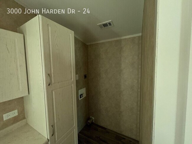 Building Photo - 3000 John Harden Dr