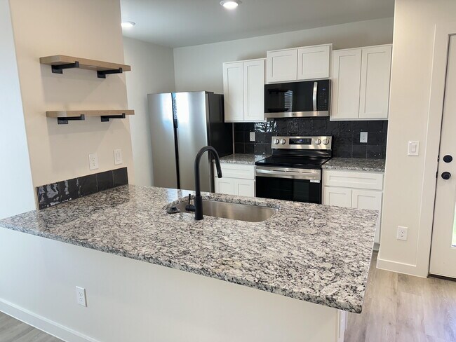 Building Photo - 517 E 23rd St