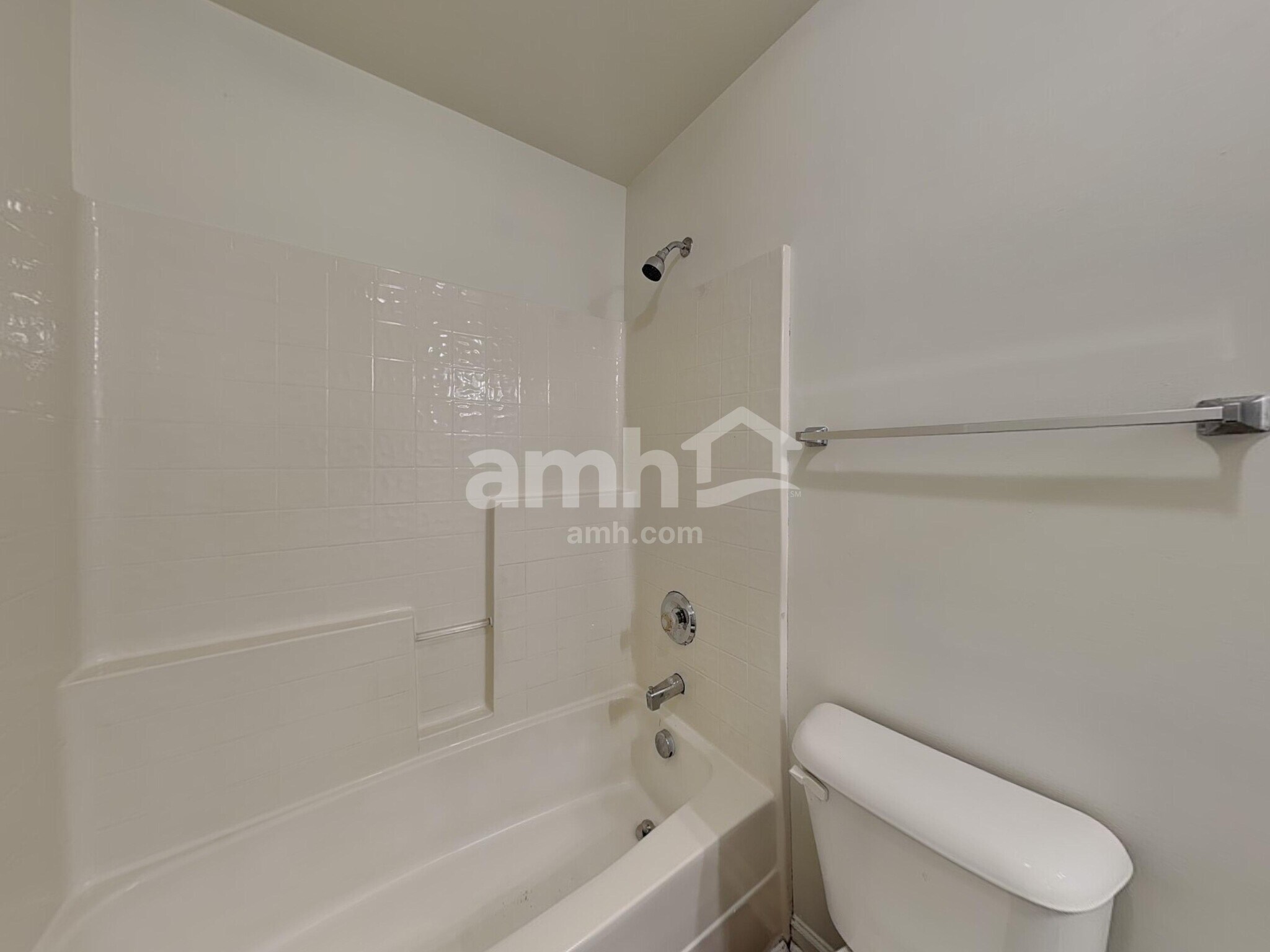 Building Photo - 645 Commander Dr