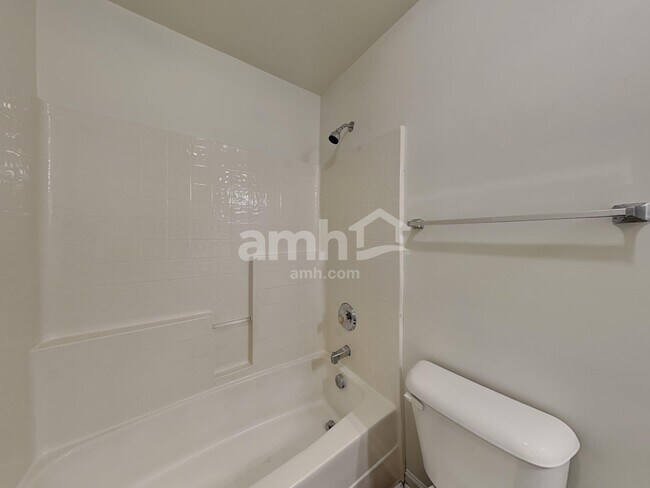 Building Photo - 645 Commander Dr