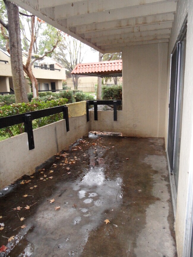 Building Photo - Cozy condominium in Blossom Valley. Hardwood floor, dishwasher, balcony.