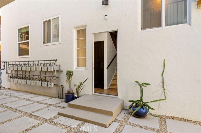 Building Photo - 1827 E 4th St