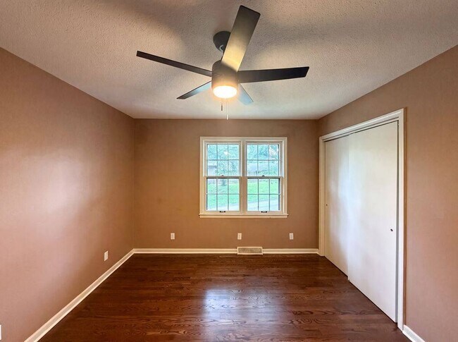 Building Photo - 4321 NW Briarcliff Ln