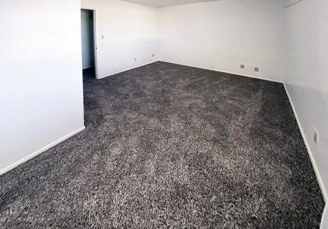 Building Photo - Renovated 1-Bedroom Condo in Gated North P...