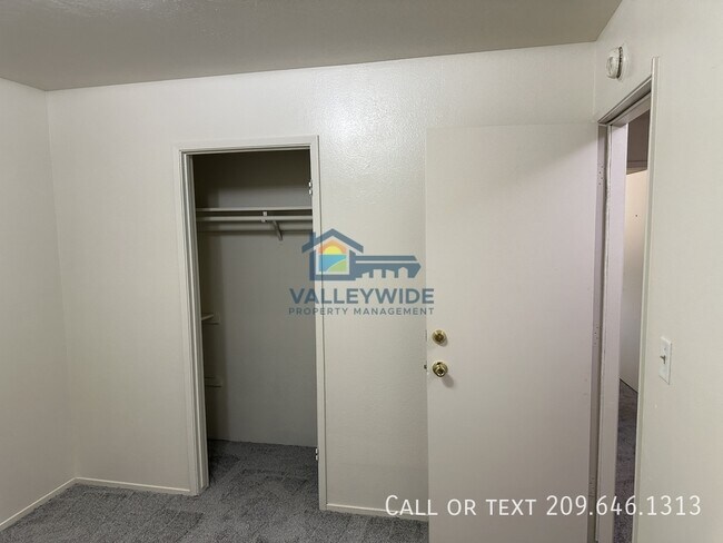 Building Photo - 1321 Woodside Dr