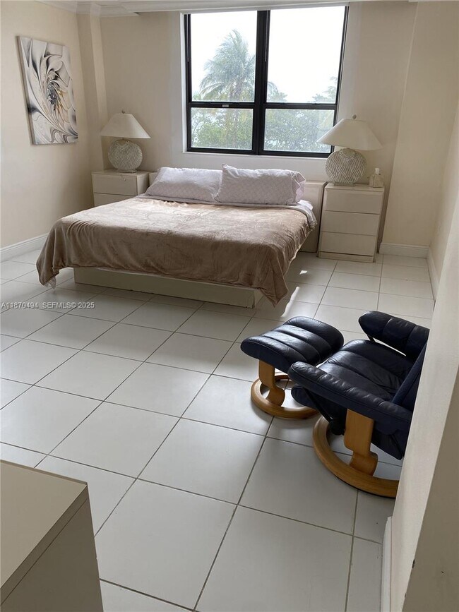 Building Photo - 10185 Collins Ave