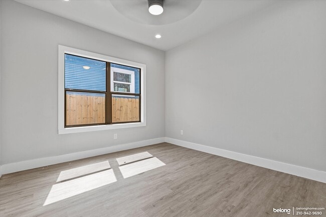 Building Photo - 810 Iowa St