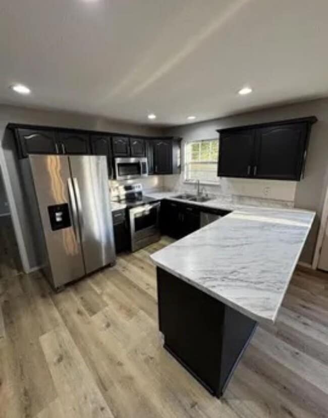 Building Photo - 5 bed/3 bath house