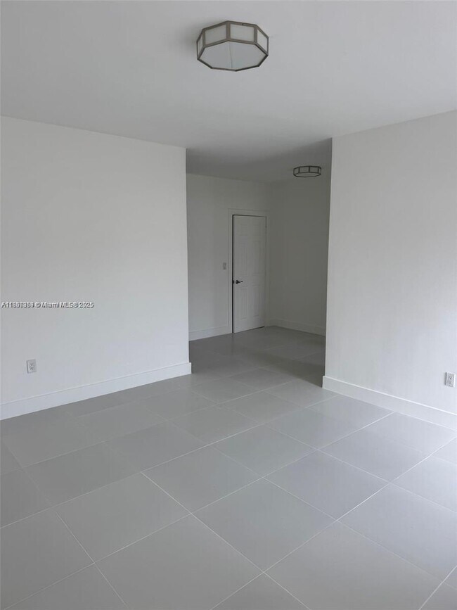 Building Photo - 320 85th St