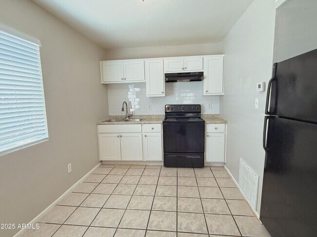 Building Photo - 1551 E Christy Dr