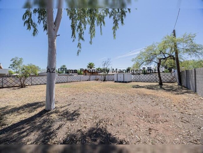 Building Photo - 1423 E Virginia Ave