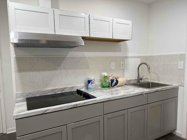 Building Photo - 14756 Delta Ct