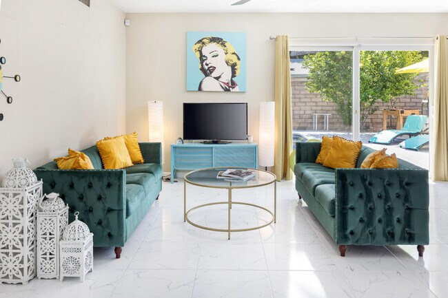 Building Photo - 4385 E Pso Caroleta