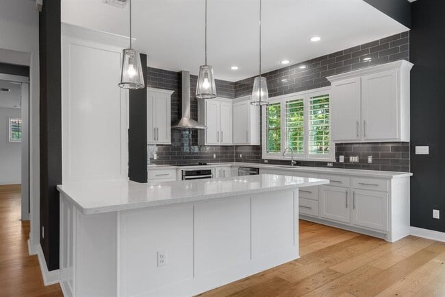 Building Photo - 13708 Golden Wave Loop