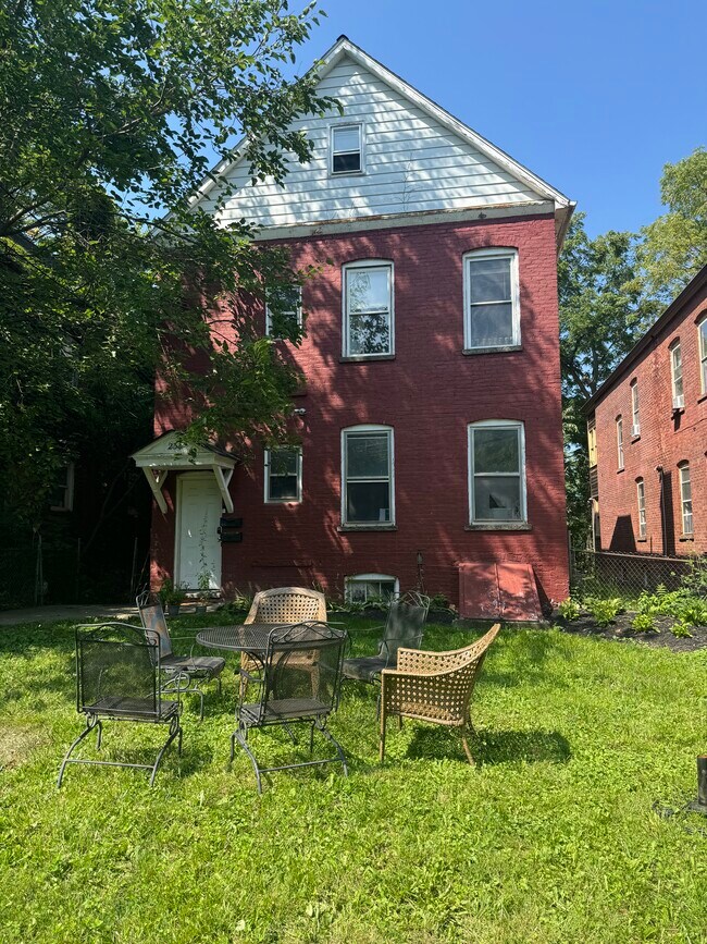 Building Photo - 238 11th St