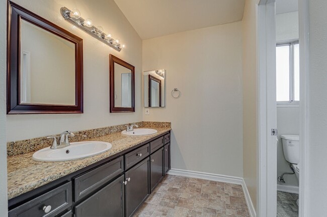 Building Photo - Gorgeous 2 Story Home Fully Upgraded – Move-In Ready!- 4 bedroom 3 bath