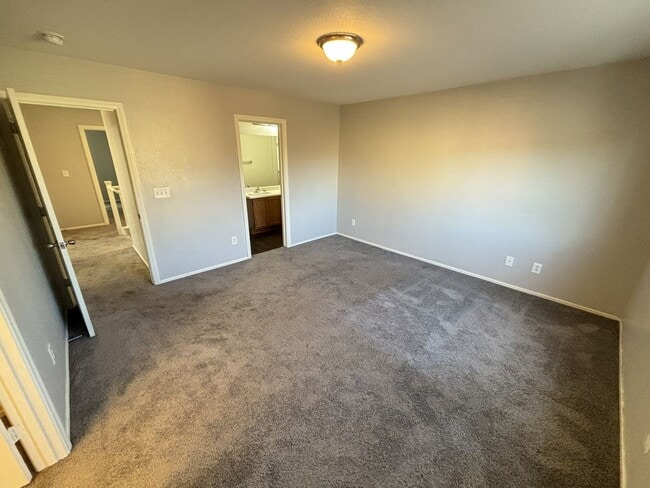 Building Photo - Gorgeous 3Bed/2.5Bath/2Car, 2-Story Home located in Spring Valley- $300 Off Move in Fees!