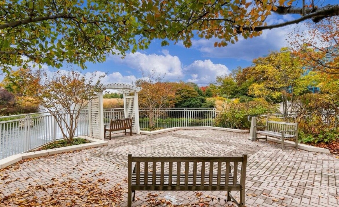 Building Photo - 11800 Sunset Hills Rd