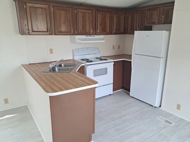 Building Photo - 472 Ruben Wells Rd