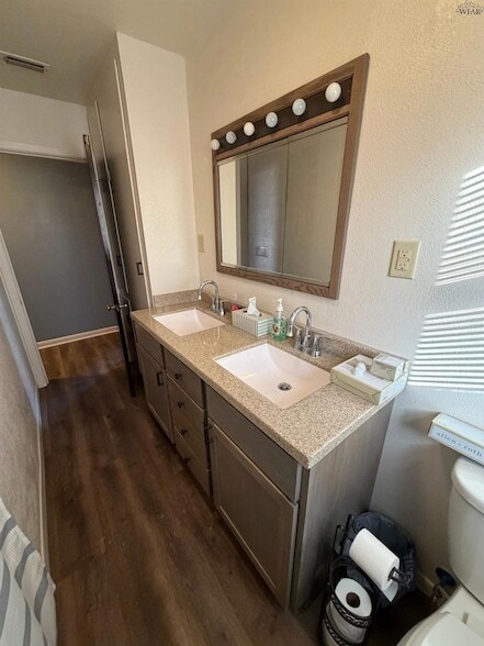 Building Photo - 1019 Harris Ln