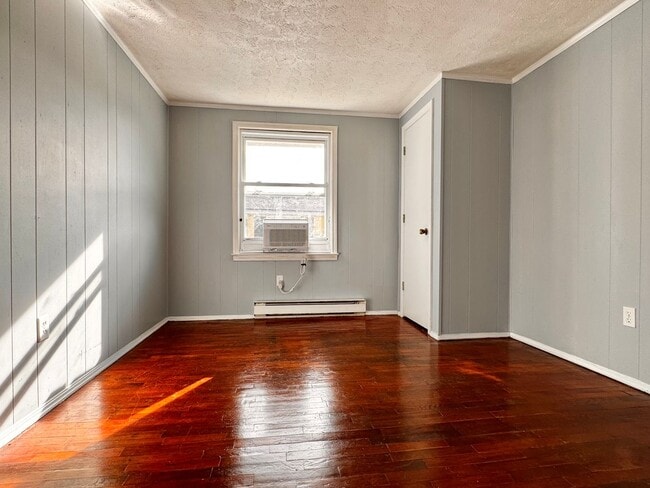 Building Photo - 1500 6th St SE