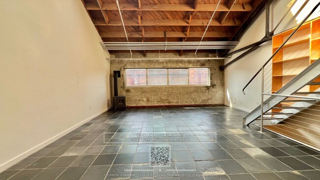 Building Photo - Lovely loft in Emeryville walking distance...