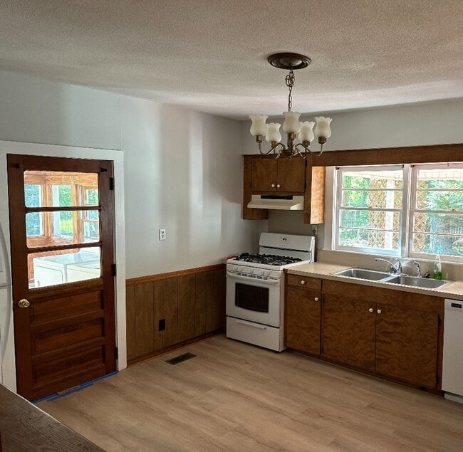 Primary Photo - Coming up 810/25 Modest private home