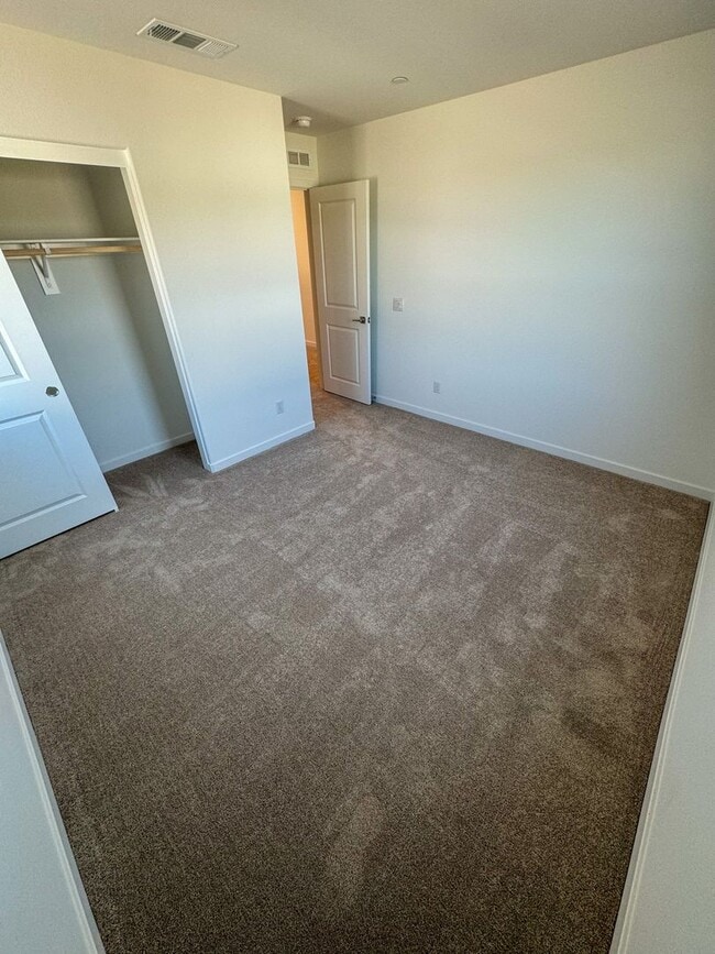 Building Photo - 5 bedroom Murrieta home for LEASE!