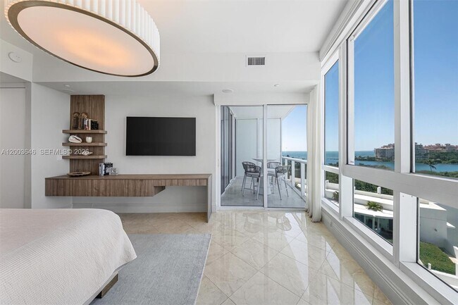 Building Photo - 100 South Pointe Dr