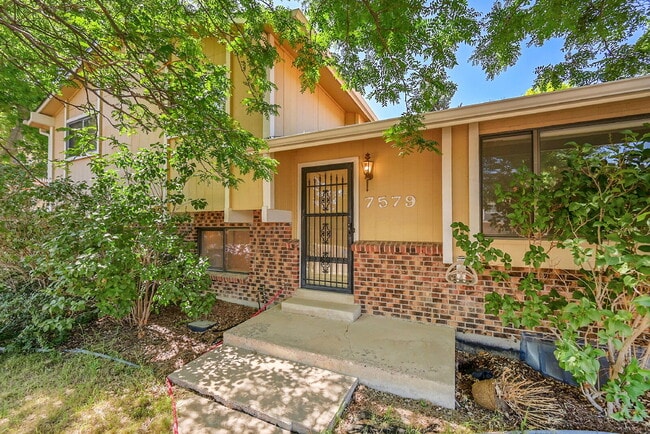 Building Photo - $2,995 - 3 Bed, 2.5 Bath Home in Littleton...