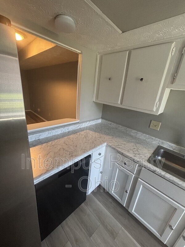 Building Photo - 10 King Arthur Ct