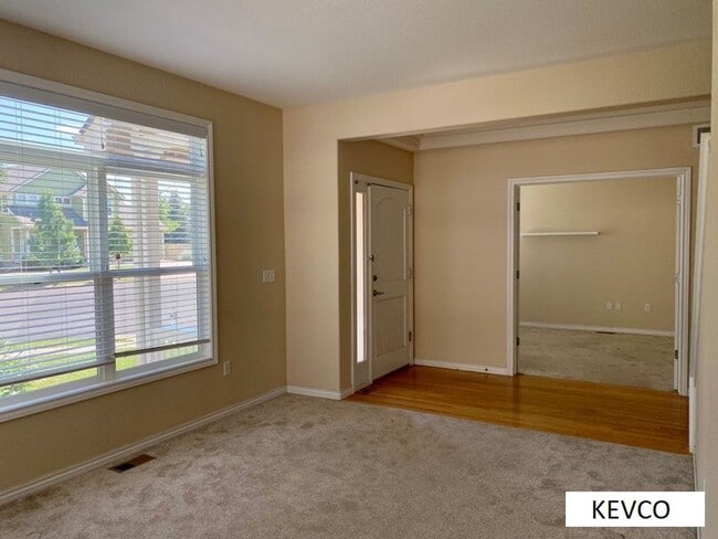 Building Photo - Amazing Three Bedroom Home With Office Space