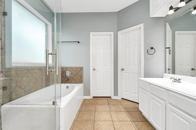 Building Photo - 2143 Westover Park Cir