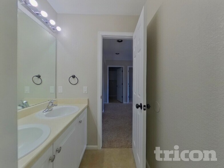 Building Photo - 10773 Southhaven Cir