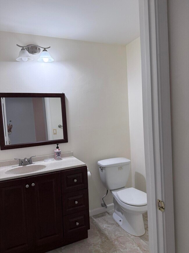 Building Photo - 1635 Woodbridge Lakes Cir