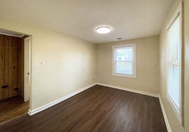 Building Photo - 3 Bedroom 1 Bathroom house