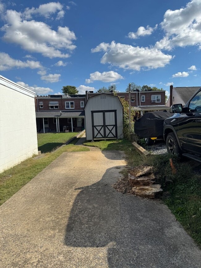 Building Photo - 1041 St Joseph St