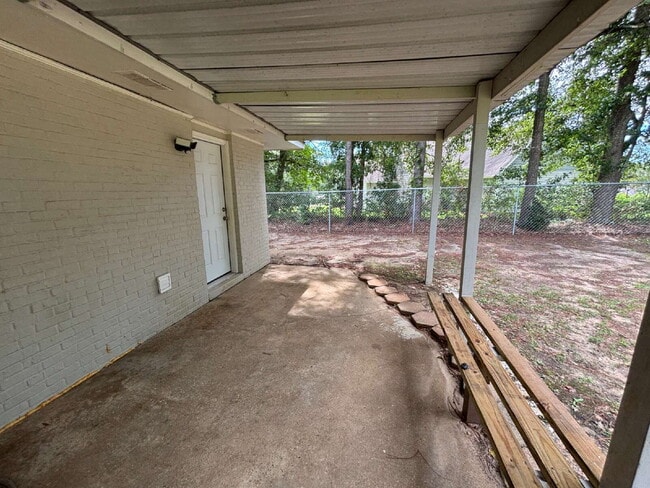 Building Photo - Available now FOR RENT in Dothan, AL!! -MO...