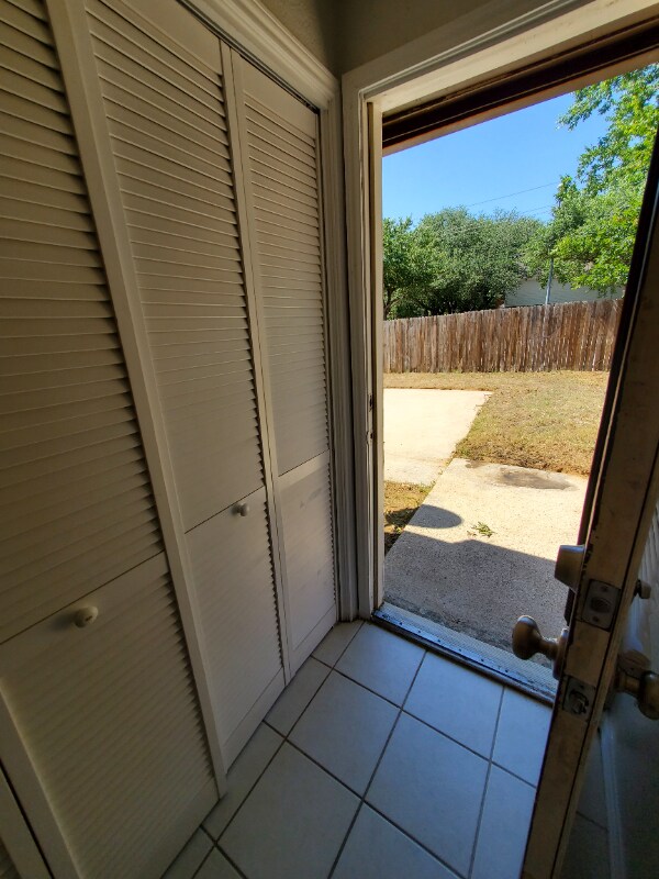 Building Photo - 310 Bluegrass Ln