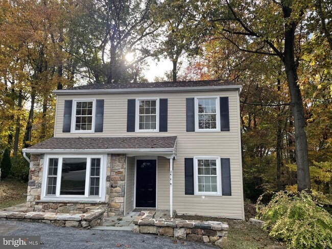 Building Photo - 1666 Hemlock Cir