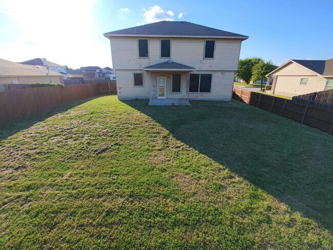 Building Photo - "Spacious 4-Bedroom Gem with 2.5 Baths and...