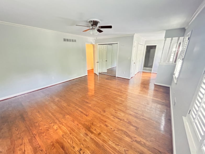 Building Photo - 6405 Deep Creek Dr