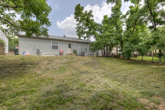 Building Photo - 14013 N Everest Ave