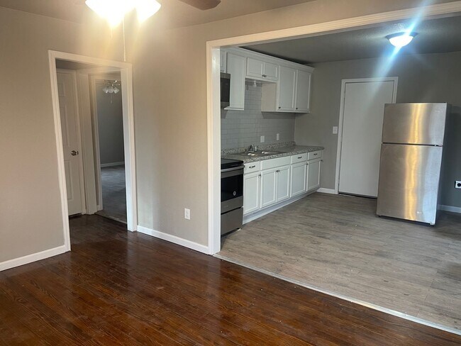 Building Photo - SLATON CHARMER! Totally Remodeled!! Availa...