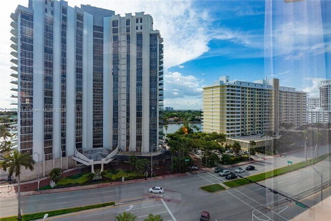 Building Photo - 5445 Collins Ave