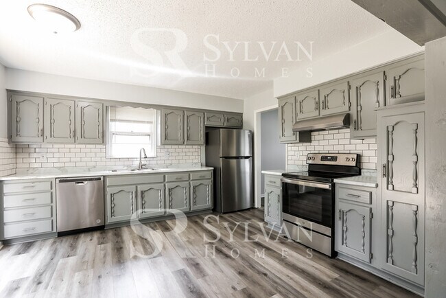 Building Photo - Carve Out a Great Life Here!