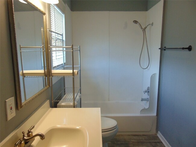 Building Photo - 5113 Avenue O 1/2