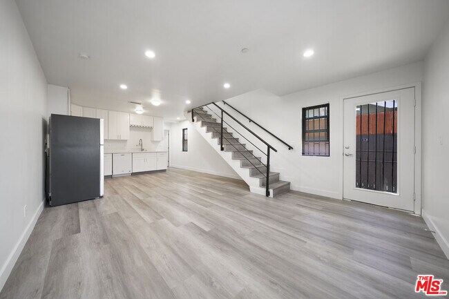 Building Photo - 4112 1/2 Normandie Ave