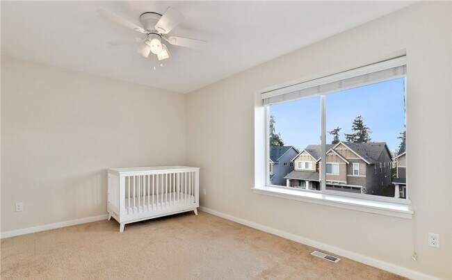 Building Photo - Beautiful large 4 bedroom home in the High...