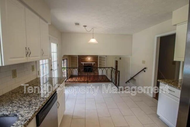 Building Photo - 4566 Jiminey Loop